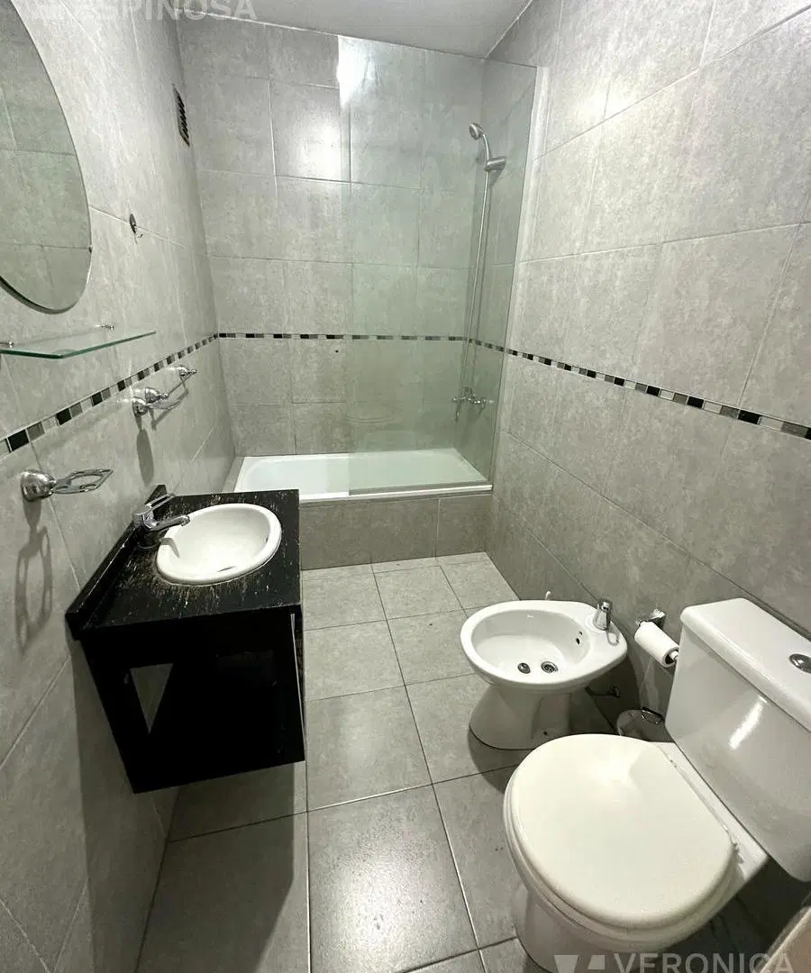 Departamento  de dos ambientes en venta, con cochera. Morón. 8