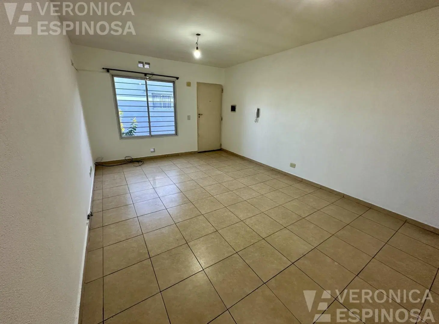 Departamento de dos ambientes en venta, con cochera. Morón. 1