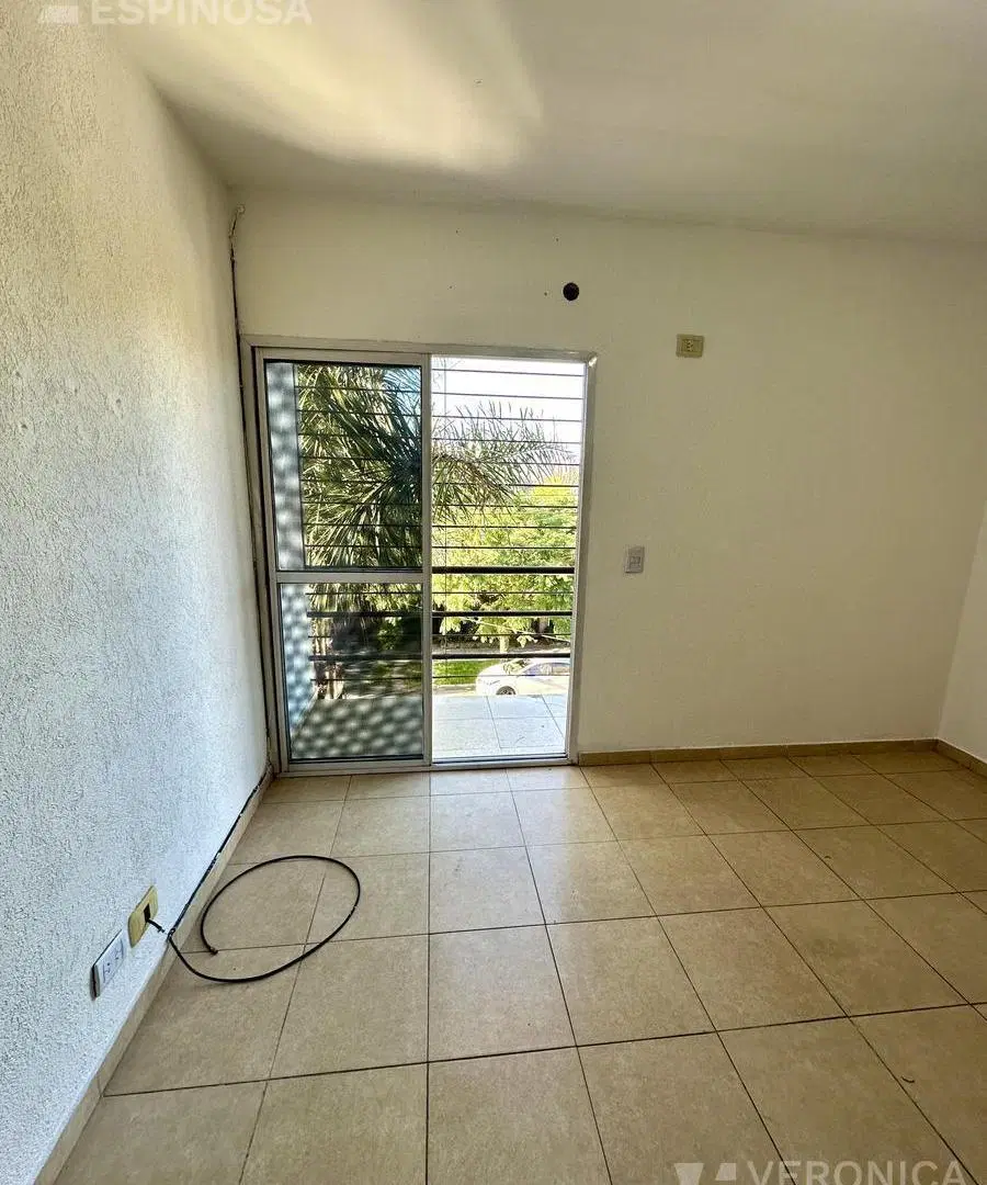 Departamento de dos ambientes en venta, con cochera. Morón. 3