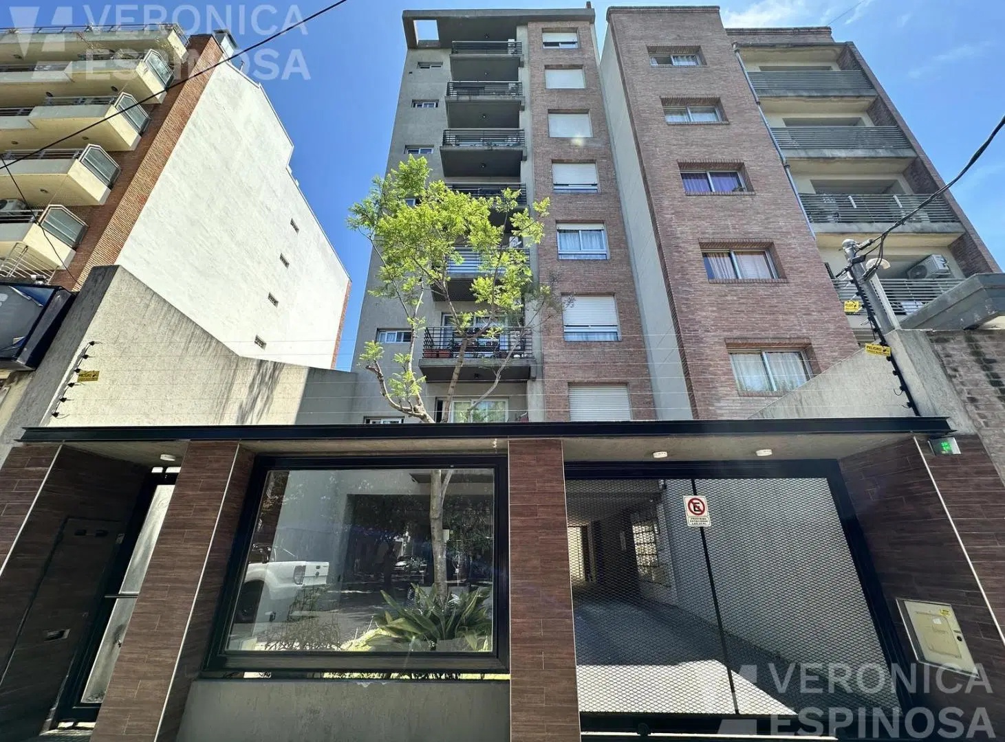 Departamento en  alquiler de dos ambientes con cochera, Moron 2