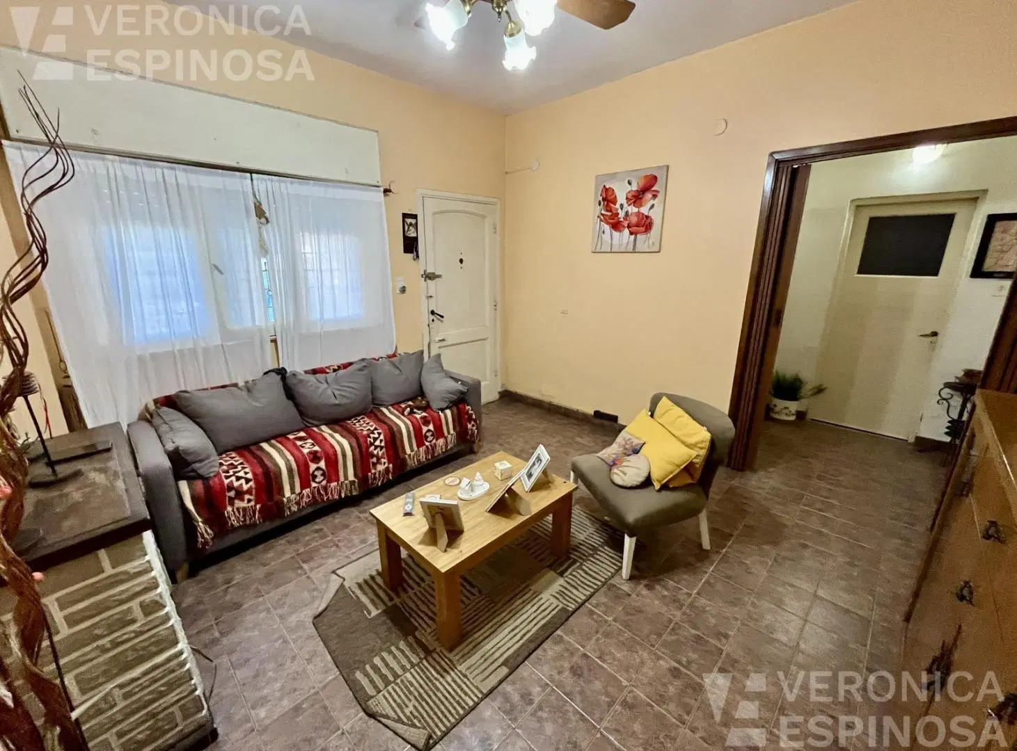 Casa de cuatro ambientes en venta, en Villa Luzuriaga 3