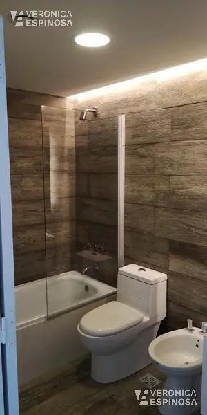 Departamento cuatro ambientes en Castelar. Edificio de categoría 5