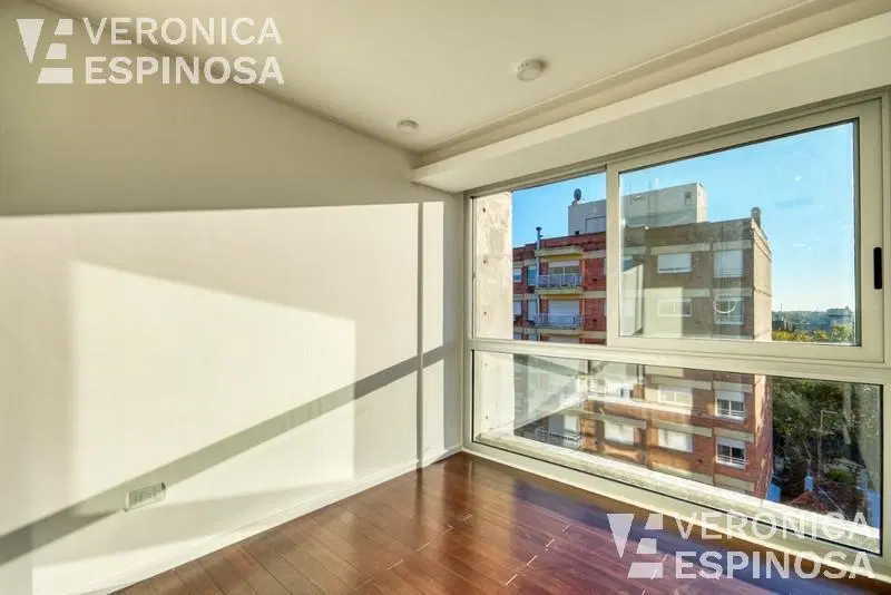 Departamento cuatro ambientes en Castelar. Edificio de categoría 2