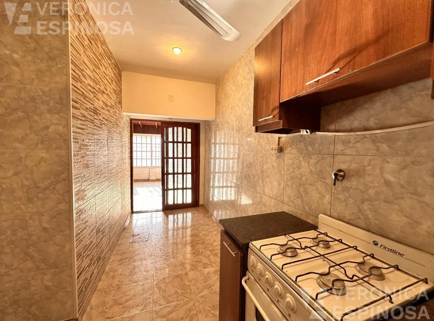 Casa 3 ambientes en venta Moron, cochera galeria 3