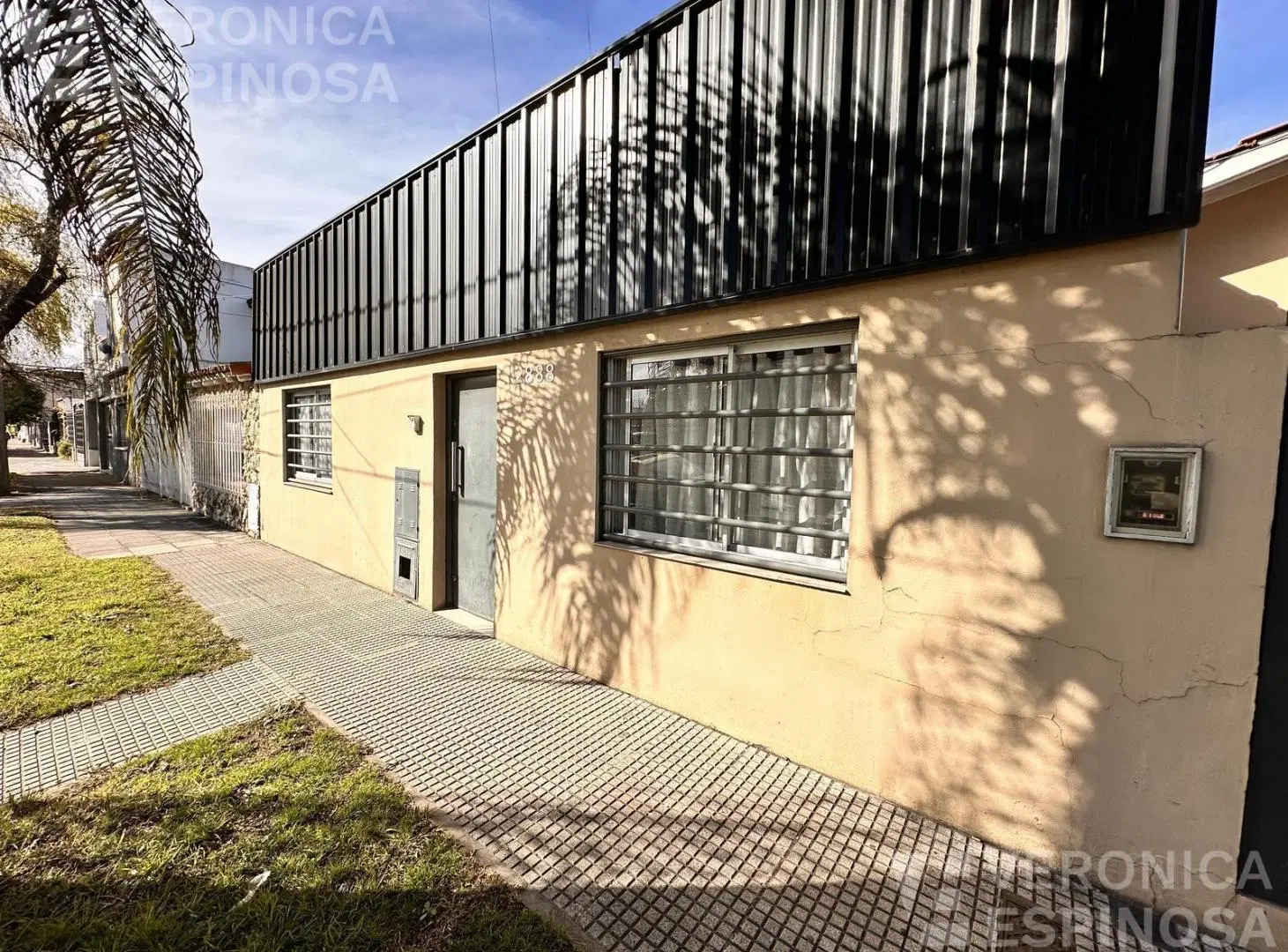 casa 3 ambientes con cochera en venta villa luzuriaga, vivienda multifamiliar 2