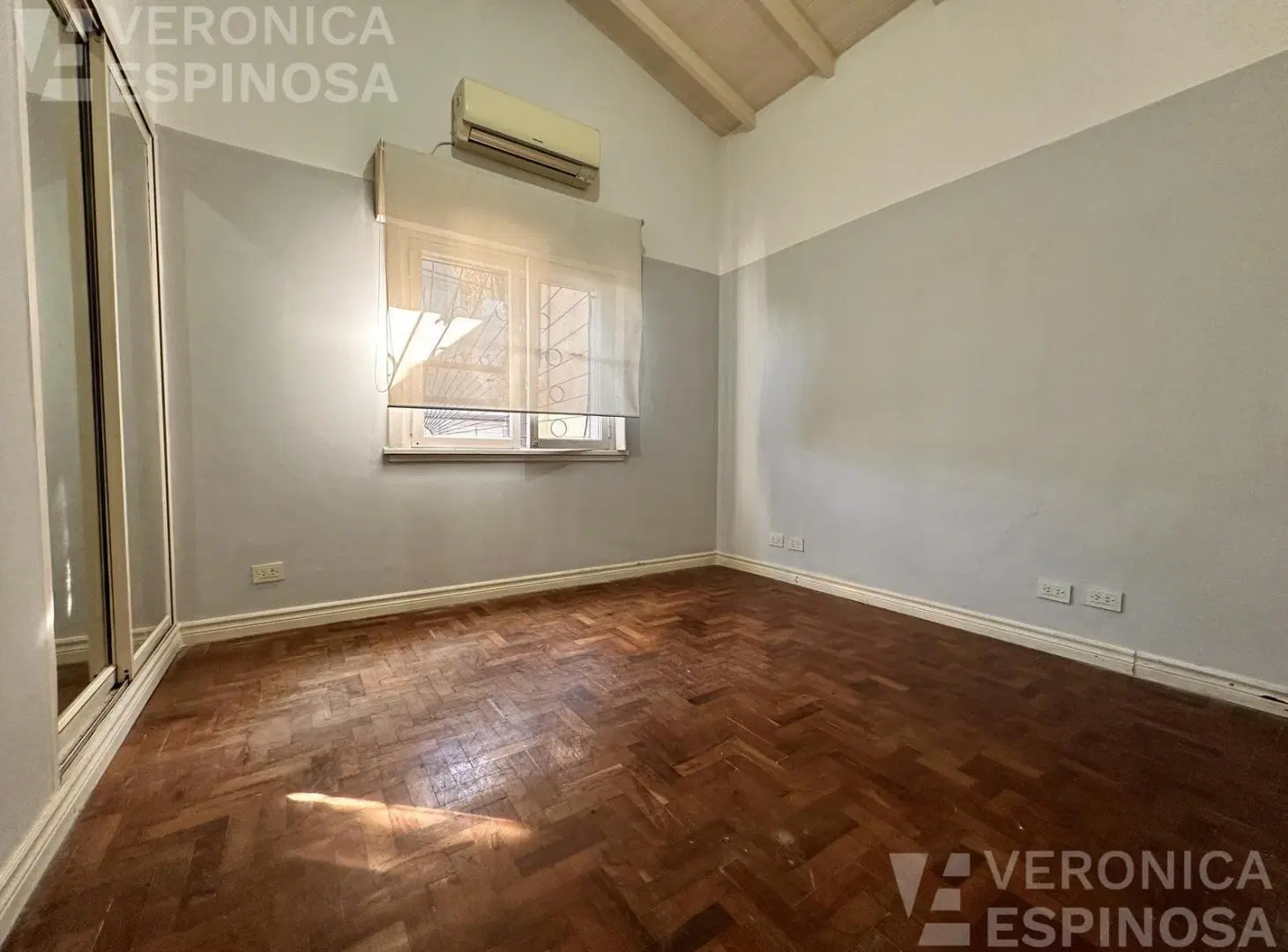 casa 3 ambientes con cochera en venta villa luzuriaga, vivienda multifamiliar 4