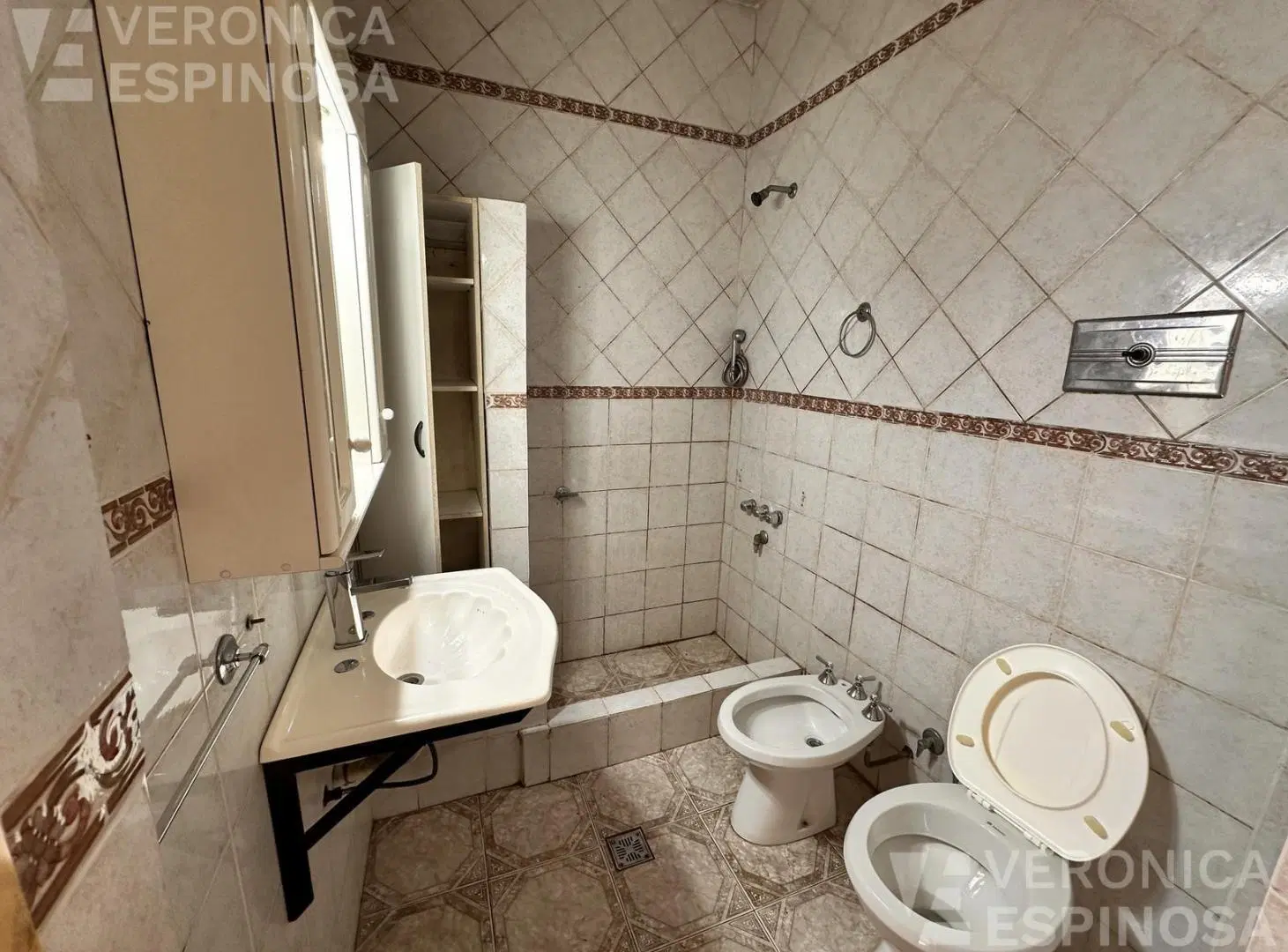 casa 3 ambientes con cochera en venta villa luzuriaga, vivienda multifamiliar con local 3
