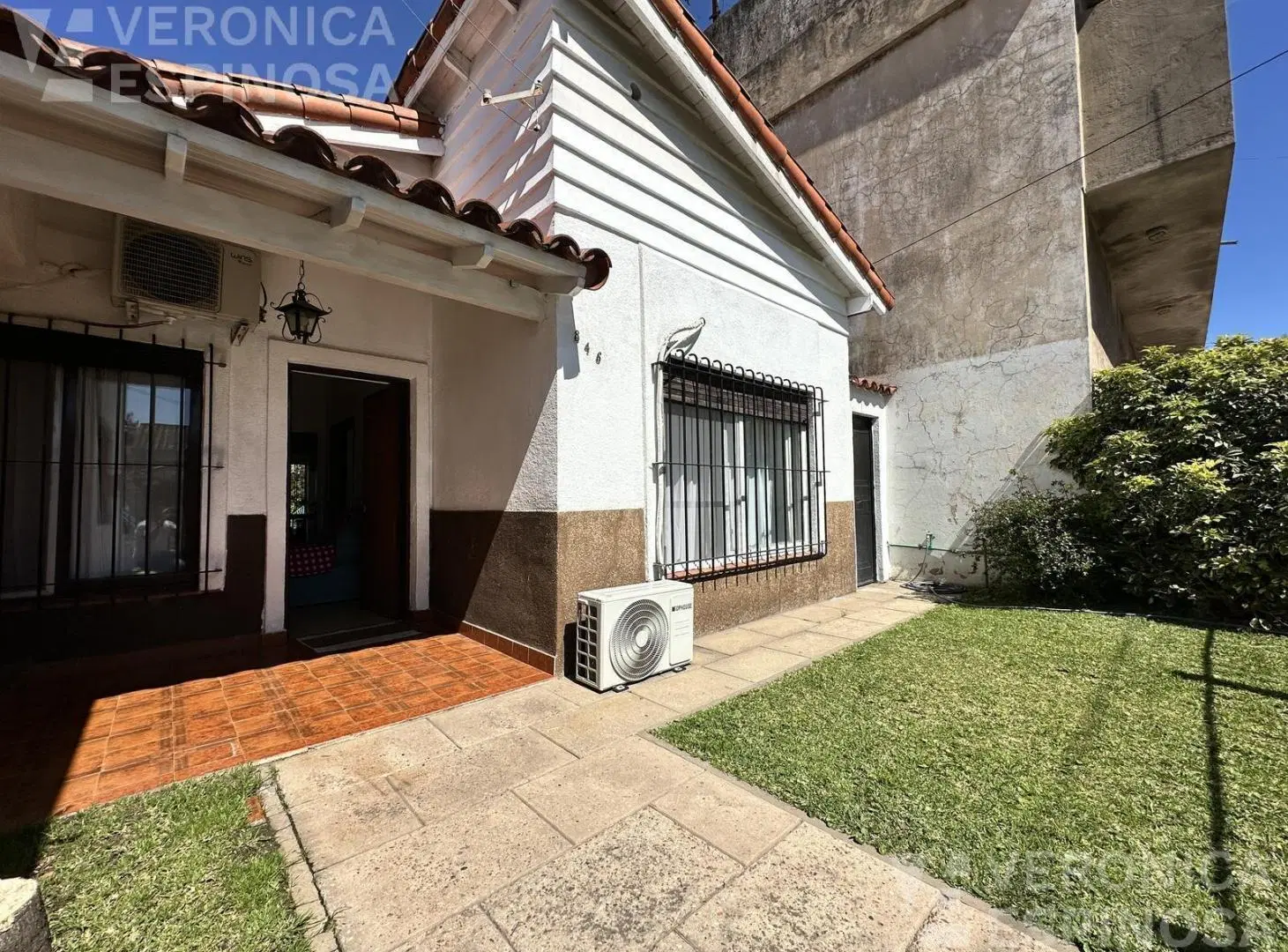 CASA EN VENTA DE CUATRO AMBIENTES EN VENTA- MORON SUR  -PATIO PILETA 4