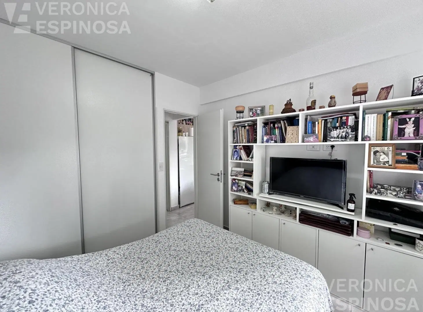 Departamento de dos ambientes con cochera en venta, Moron 4