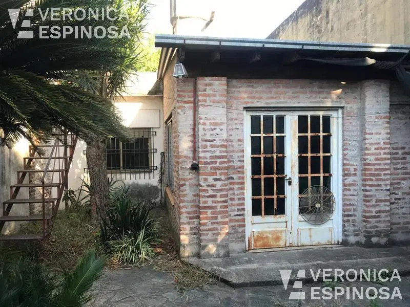 Casa de tres ambientes en venta. Morón. Sobre lote propio de 10x30 - 2
