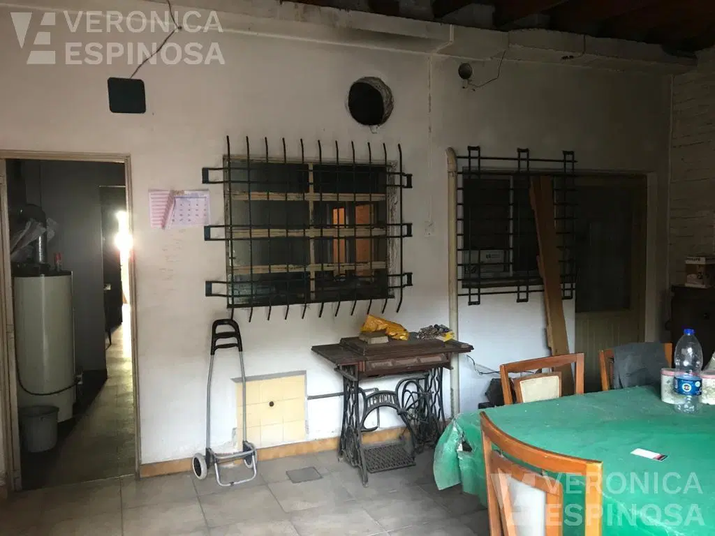 Casa de tres ambientes en venta. Morón. Sobre lote propio de 10x30 - 8