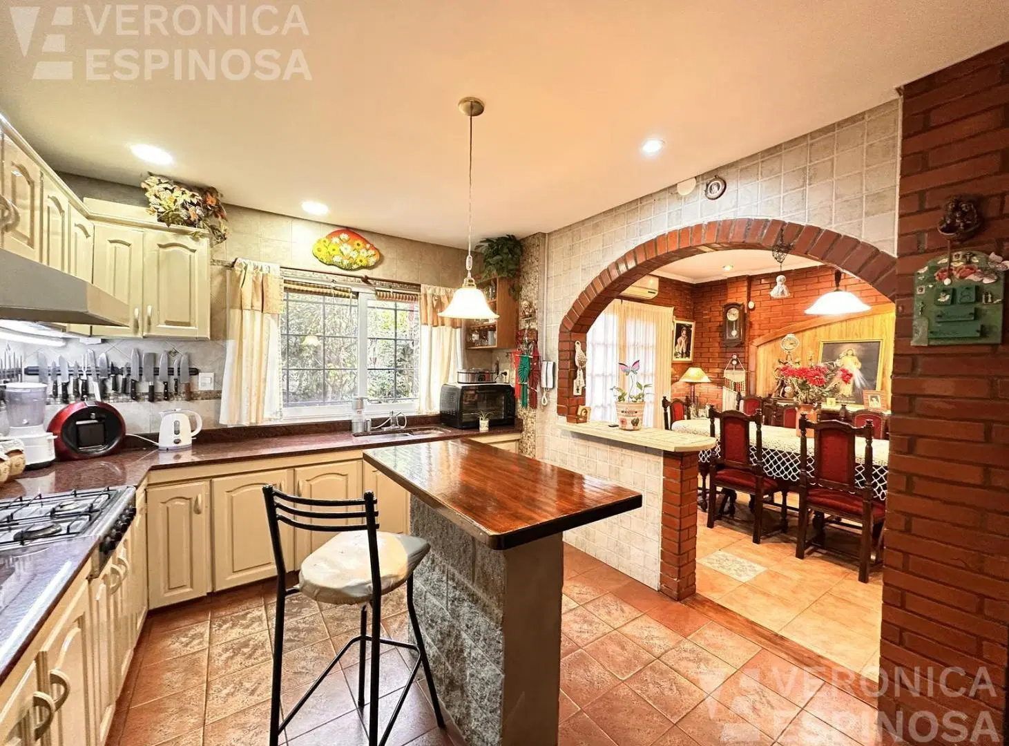 Casa 4 ambientes con escritorio, toilette, cochera, quincho, parrilla en Moron 4