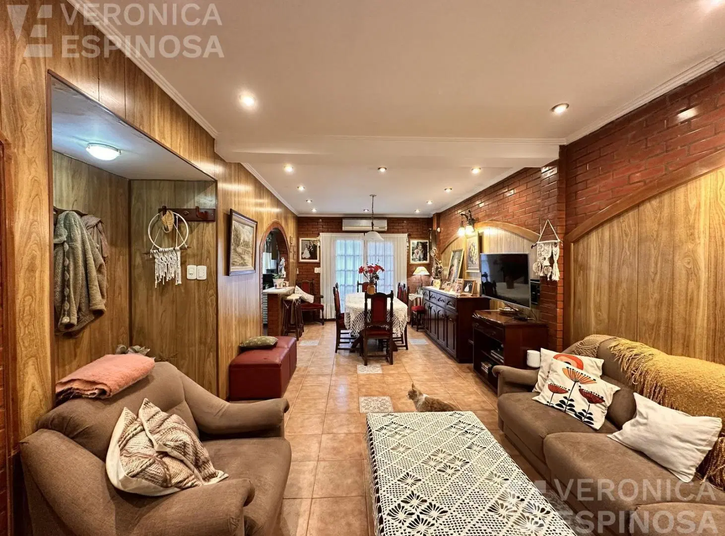 Casa 4 ambientes con escritorio, toilette, cochera, quincho, parrilla en Moron 8