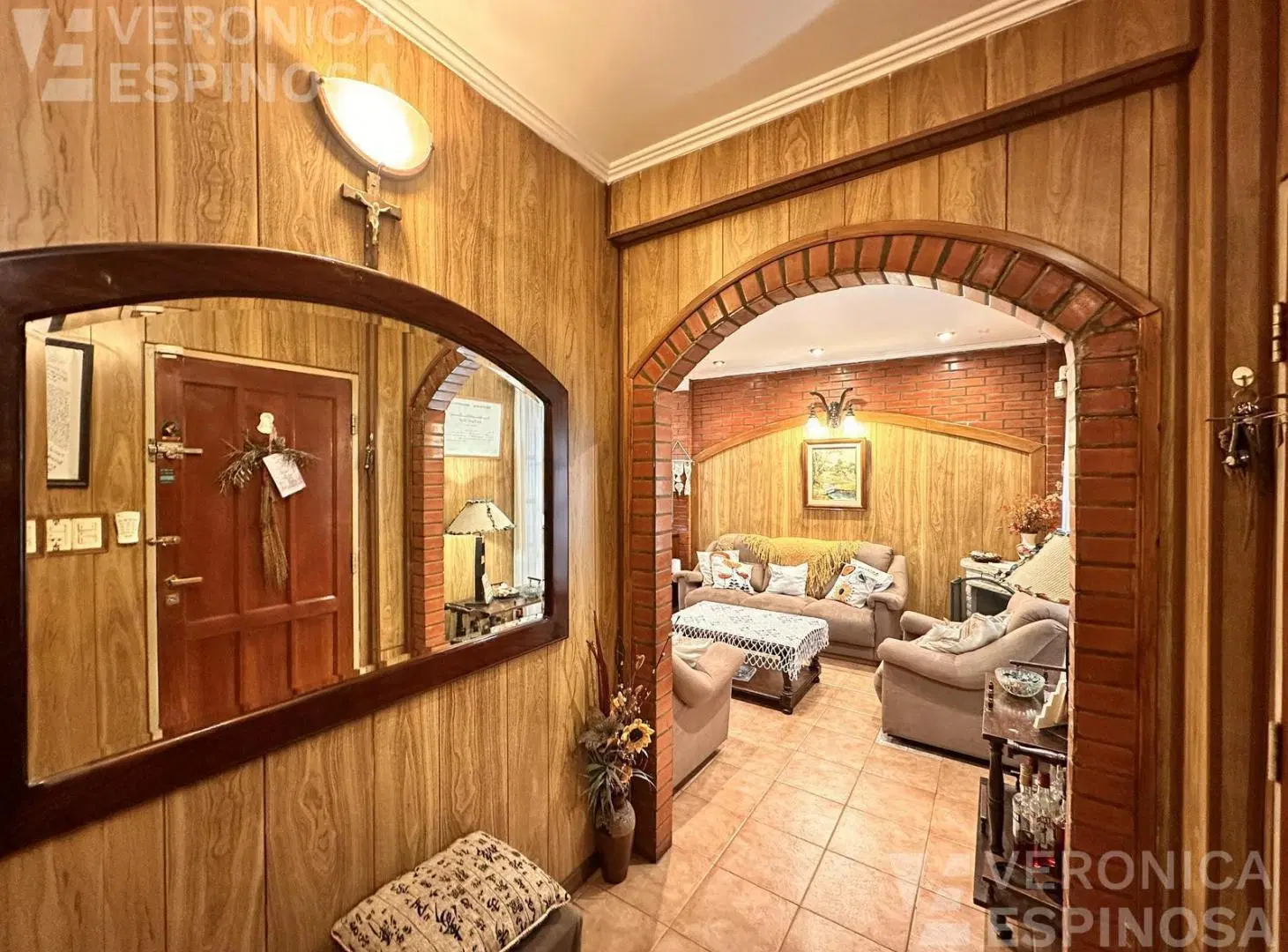 Casa 4 ambientes con escritorio, toilette, cochera, quincho, parrilla en Moron 1