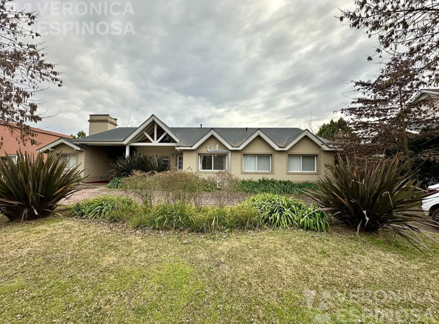 Casa Barrio Cerrado de 4 ambientes, en venta - Barrio Santa Ana Moreno 3