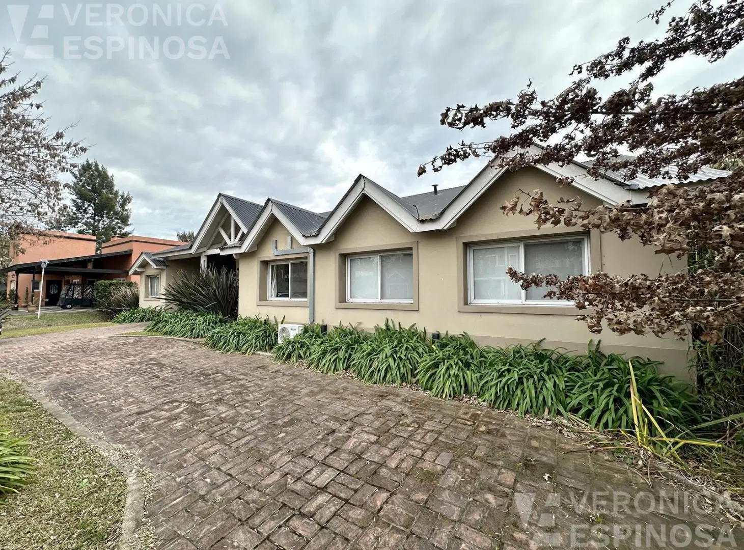 Casa Barrio Cerrado de 4 ambientes, en venta - Barrio Santa Ana Moreno 2