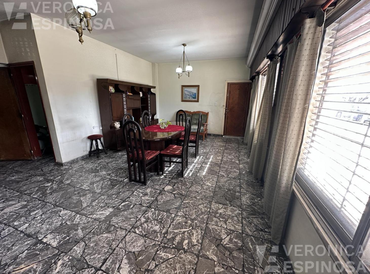 Foto de Casa en Moron Sur venta 4 ambientes cochera, imagen 3
