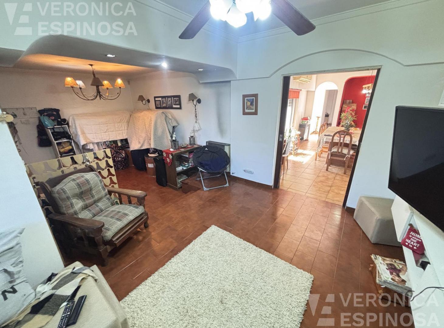 Foto de Casa de cinco ambientes en venta. Castelar Sur, imagen 2
