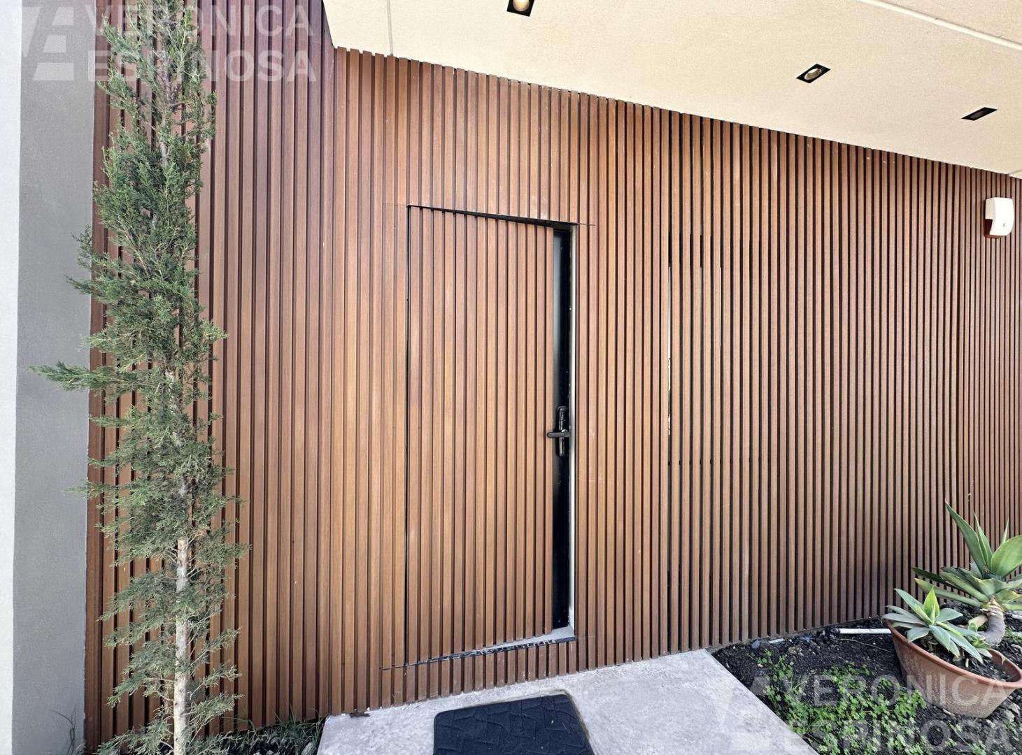 Foto de PH de tres ambientes en venta- Barrio Parque Leloir, imagen 2