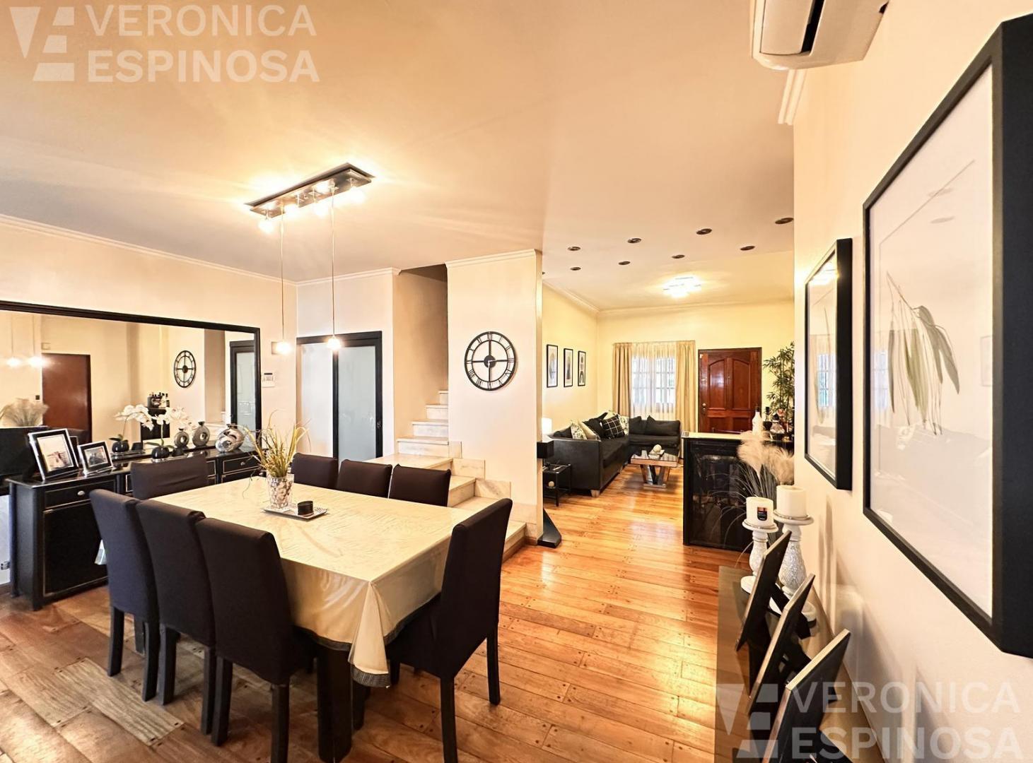 Foto de Casa 5 ambientes con pileta y quincho en venta en Moron, imagen 2
