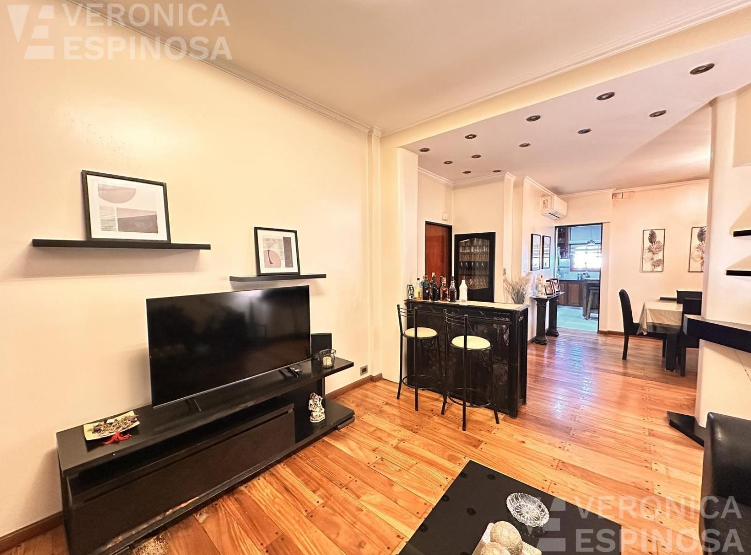 Foto de Casa 5 ambientes con pileta y quincho en venta en Moron, imagen 1