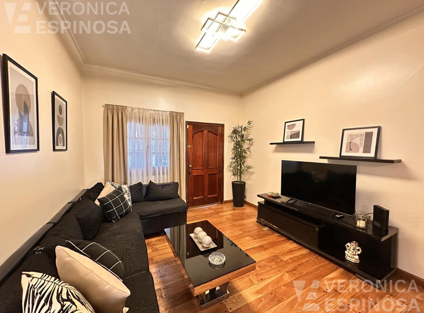 Foto de Casa 5 ambientes con pileta y quincho en venta en Moron, imagen 5