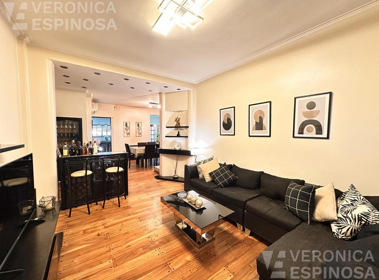 Foto de Casa 5 ambientes con pileta y quincho en venta en Moron, imagen 4