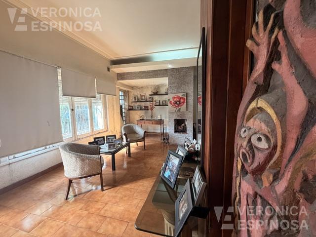 Foto de Casa en Venta de cinco ambientes en Morón Sur, imagen 1
