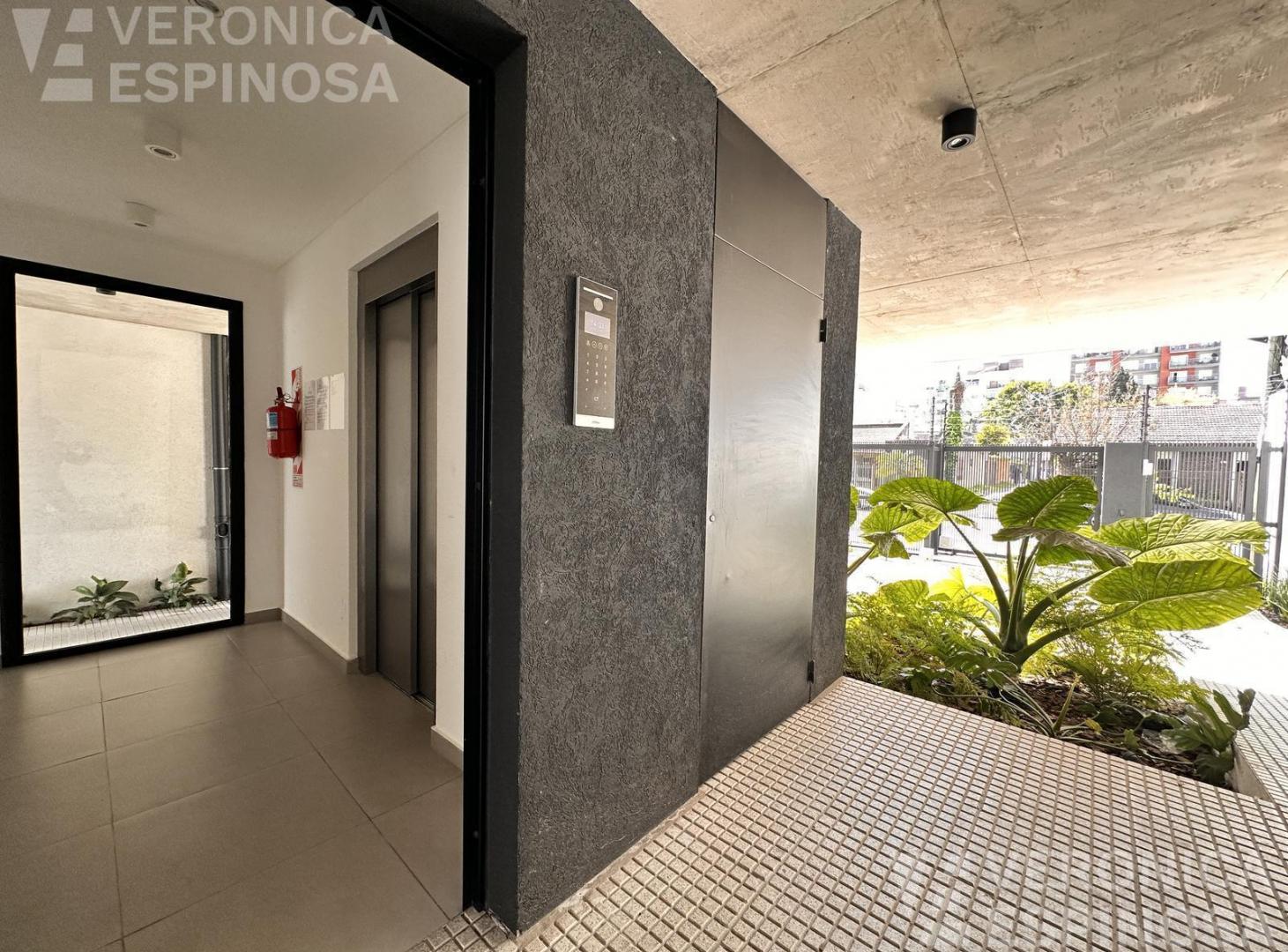 Foto de Departamento de tres ambientes con cochera en venta, Moron, imagen 4