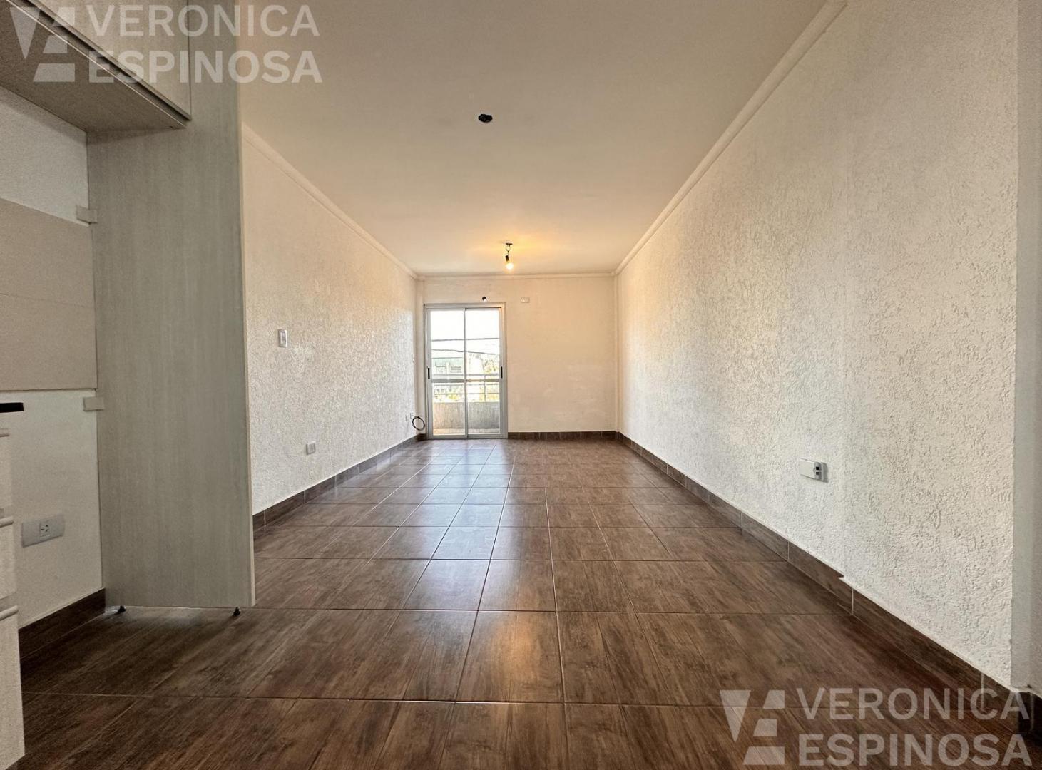Foto de Departamento de dos ambientes con cochera en venta en Haedo, imagen 1