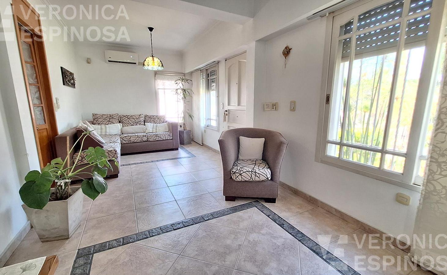 Foto de Casa tres dormitorios cuatro ambientes Venta Moron, imagen 2