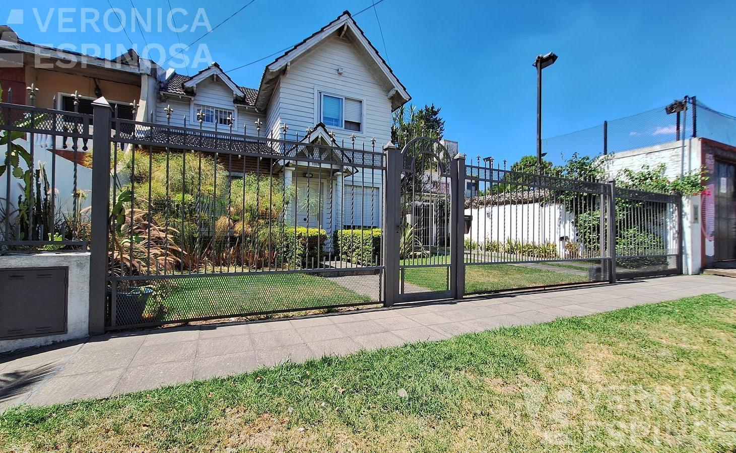 Foto de Casa tres dormitorios cuatro ambientes Venta Moron, imagen 1