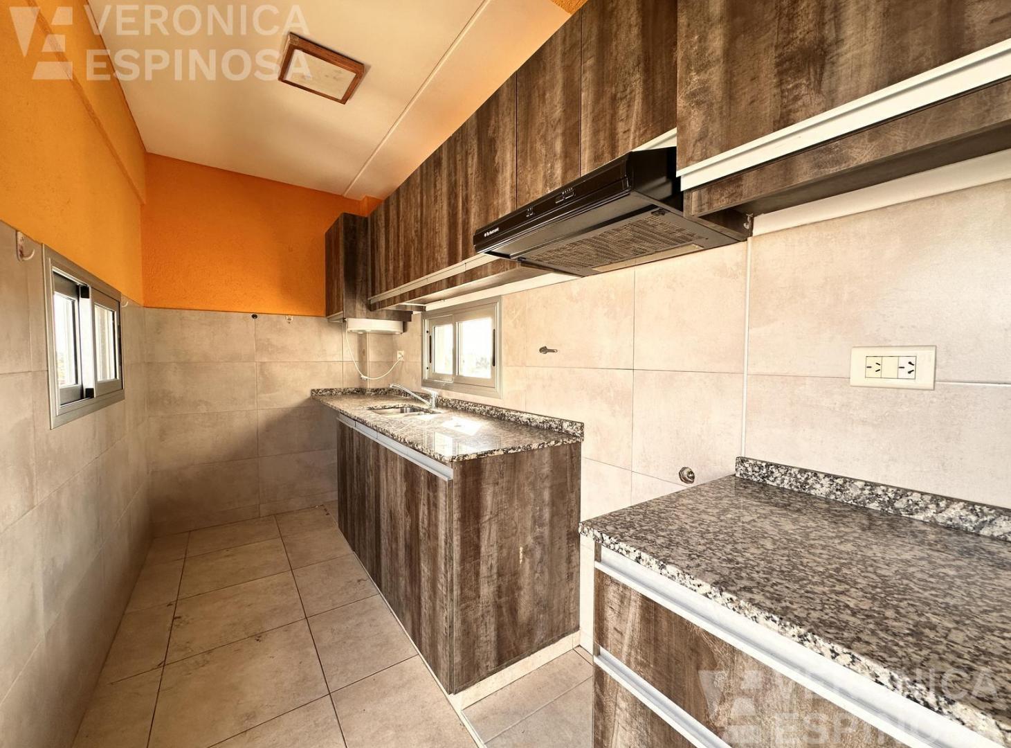 Foto de Departamento de tres ambientes con cochera en venta, Moron, imagen 3