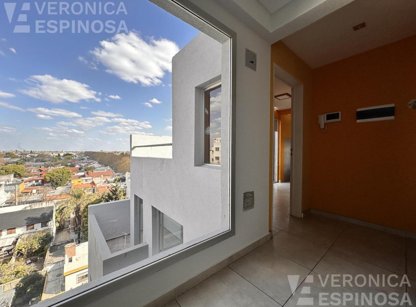 Foto de Departamento de tres ambientes con cochera en venta, Moron, imagen 1
