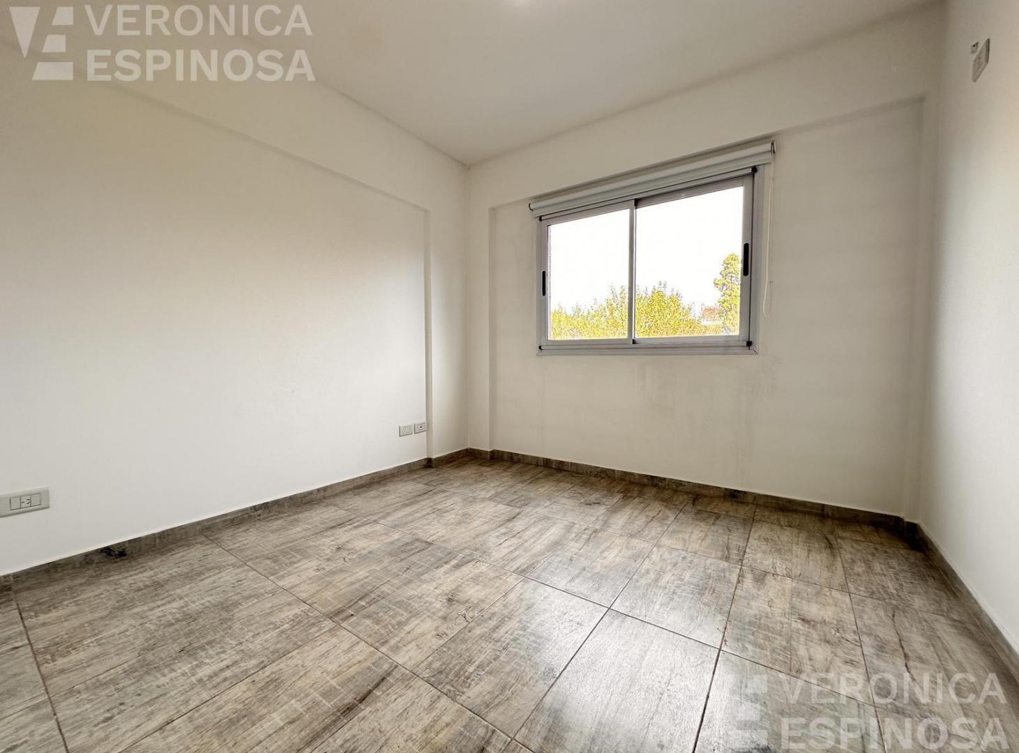 Foto de Departamento de dos ambientes con cochera y baulera en alquiler, Morón., imagen 2