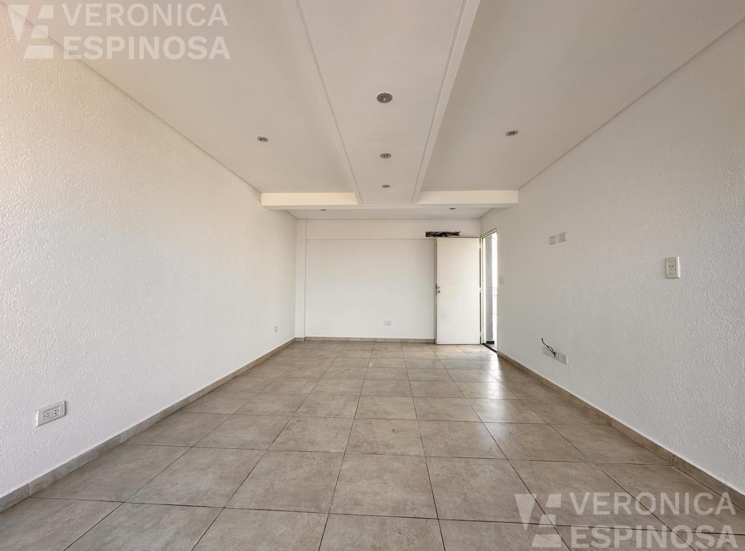 Foto de Departamento de tres ambientes con cochera en venta, Moron, imagen 2