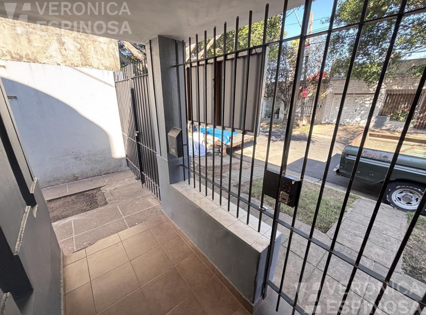 Foto de Casa Castelar Norte en venta, TRES AMBIENTES COCHERA, imagen 3