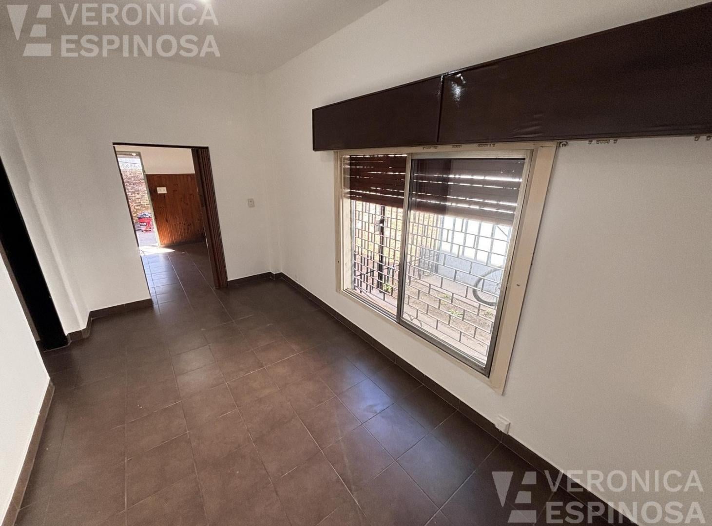 Foto de Casa Castelar Norte en venta, TRES AMBIENTES COCHERA, imagen 2