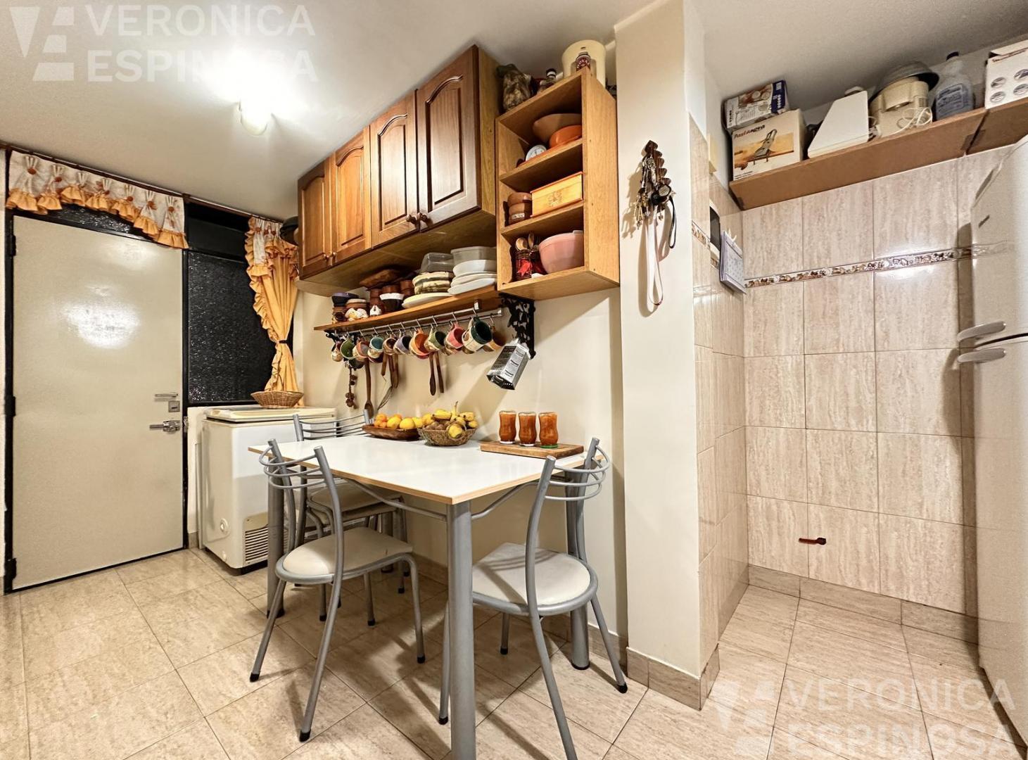 Foto de Departamento cuatro ambientes en venta, en Moron, imagen 2