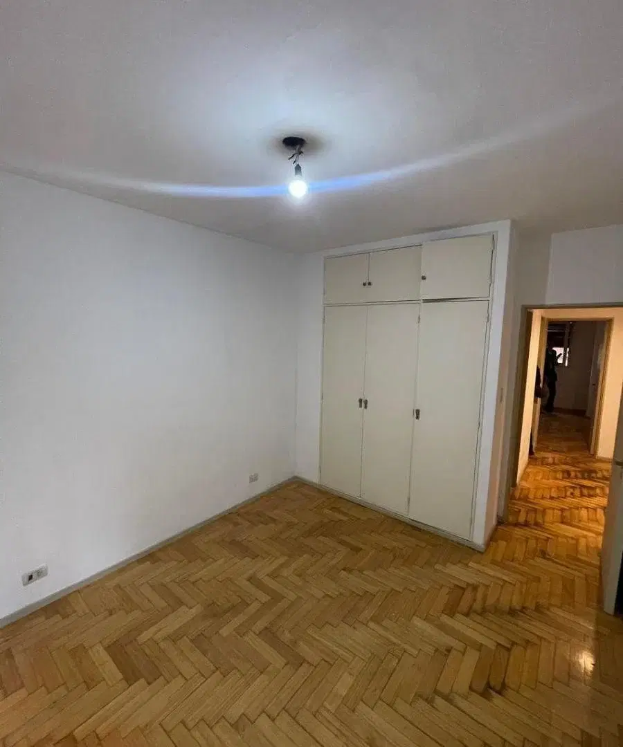 Departamento 4 ambientes con dependencia, cochera y balcón al frente | Zona Once 4