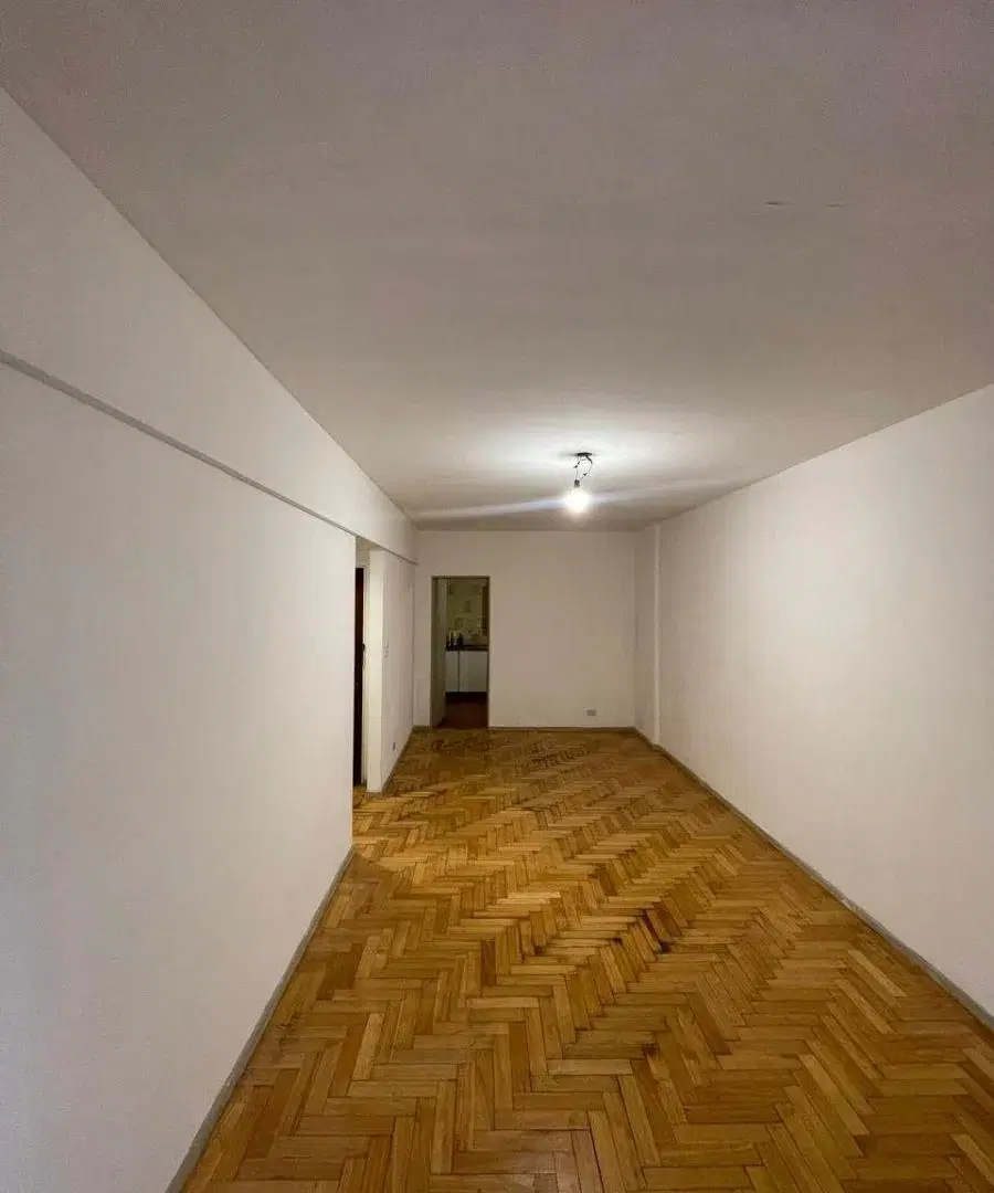 Departamento 4 ambientes con dependencia, cochera y balcón al frente | Zona Once 2