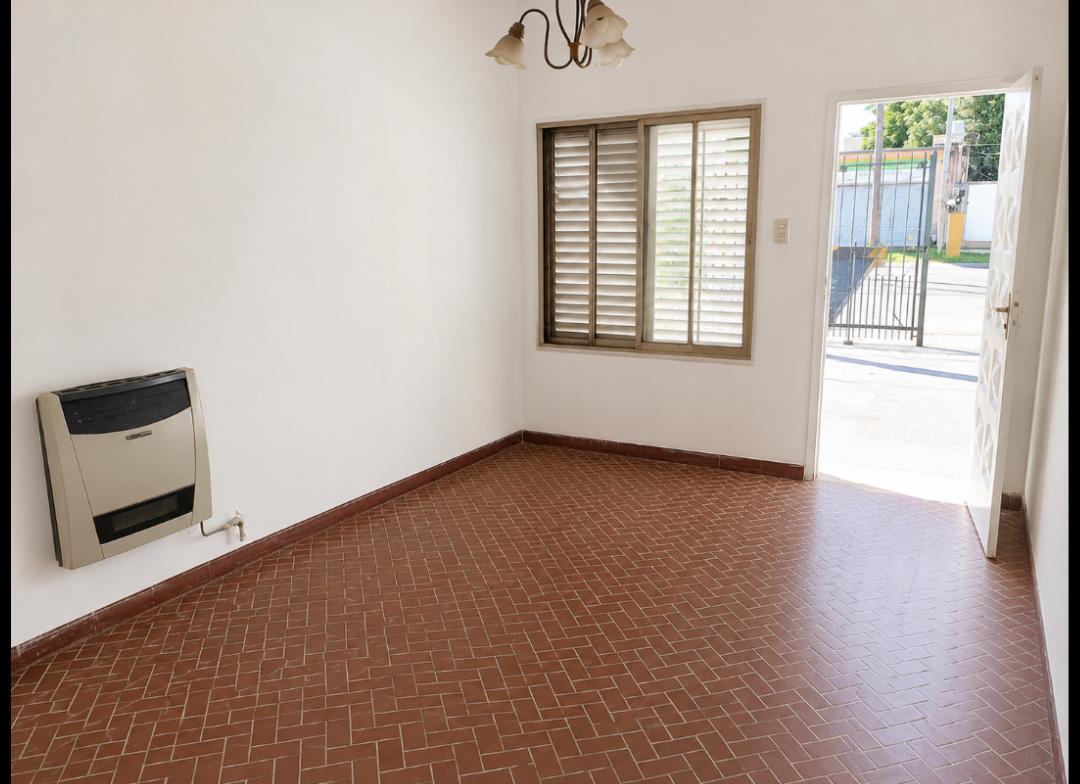 Foto de Casa de 3 Ambientes Cochera Jardin Patio Parrilla Lavadero Limonero, imagen 2