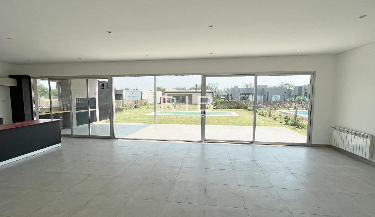 Venta con Renta - Excelente Propiedad Moderna - Barrio San Ramón