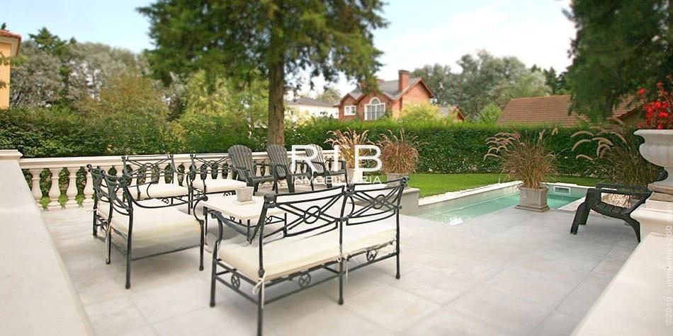 Excelente Propiedad Francesa con 5 Dorm. Sobre 860 m² 5