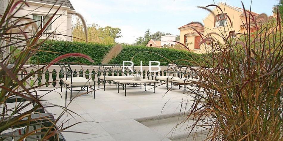 Excelente Propiedad Francesa con 5 Dorm. Sobre 860 m² 1