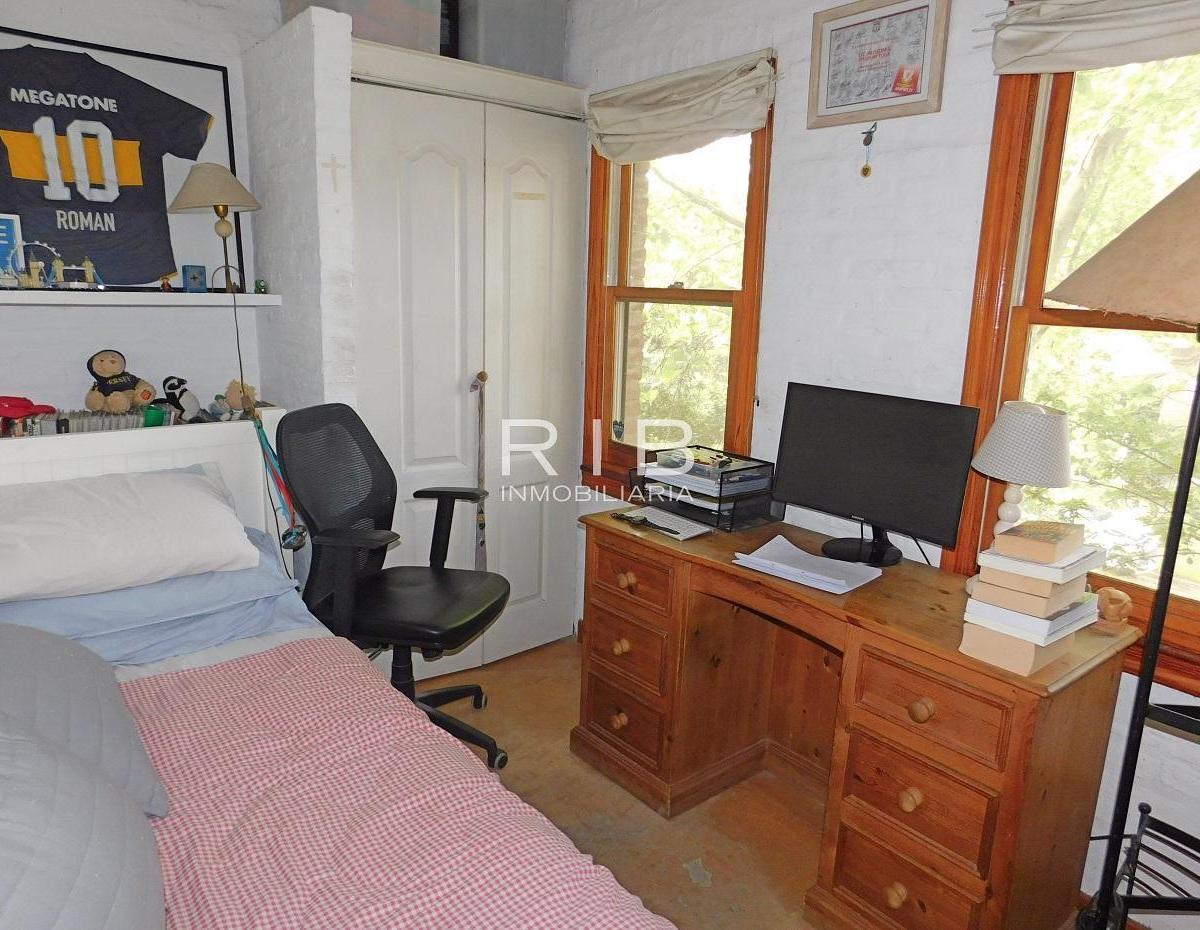 Propiedad sobre 1250 m2 con 4 dormitorios y amplio jardín