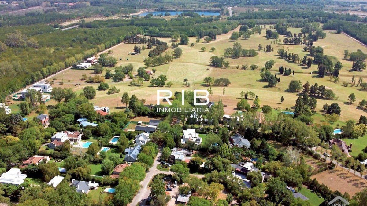 Muy buen lote central de 2386 m2