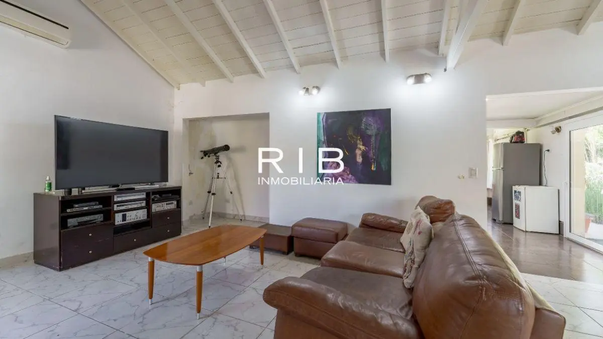 Excelente Propiedad sobre 1600 m2 4