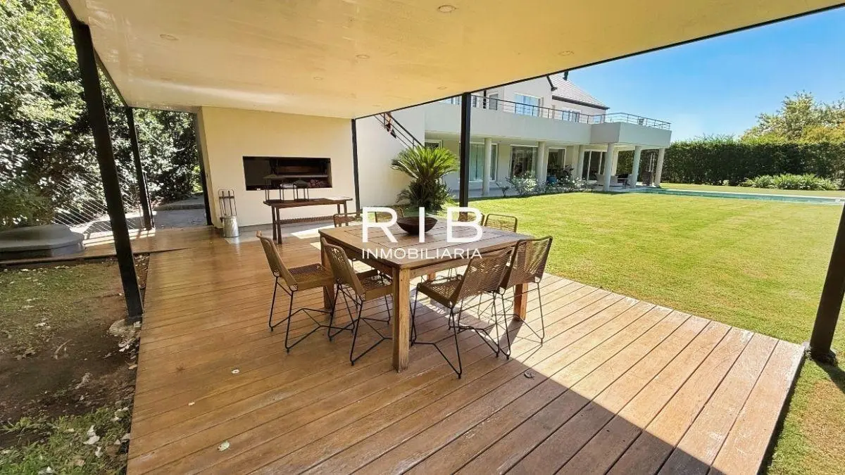 Importante Propiedad sobre 1500 m2 3