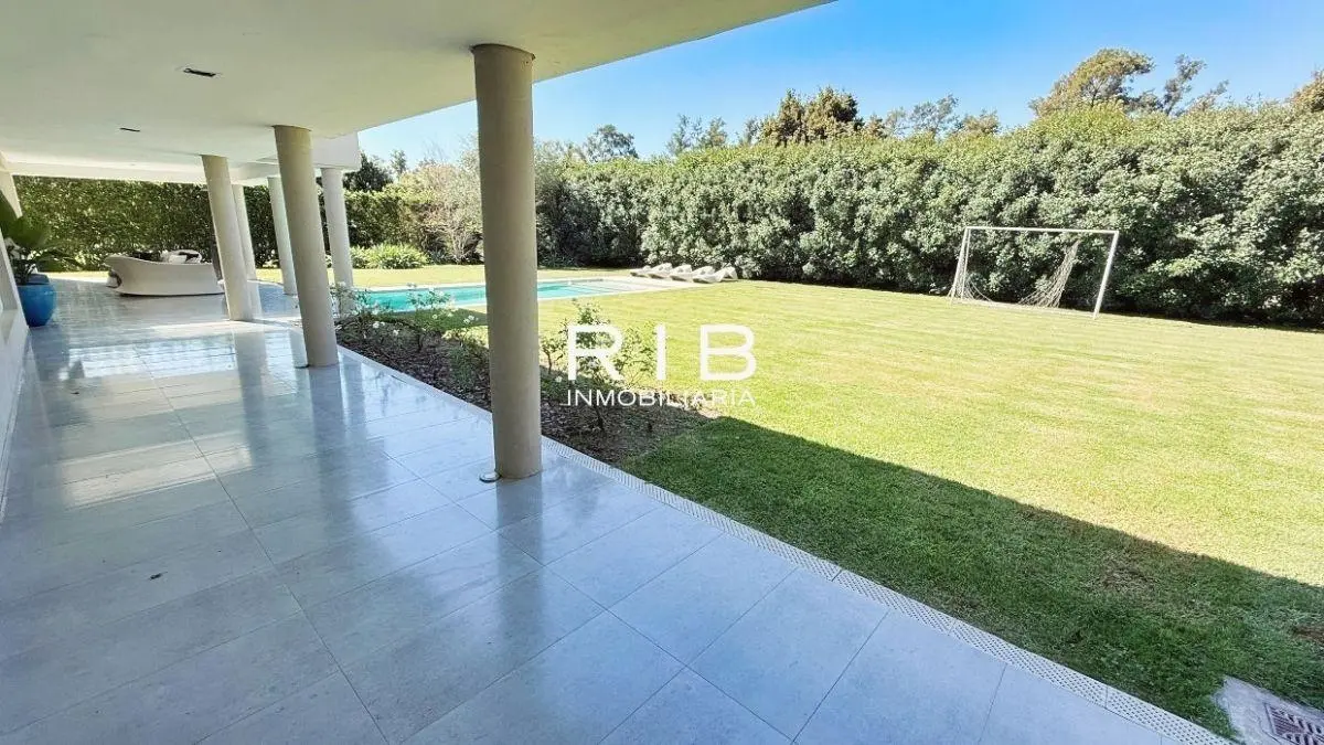 Importante Propiedad sobre 1500 m2 4